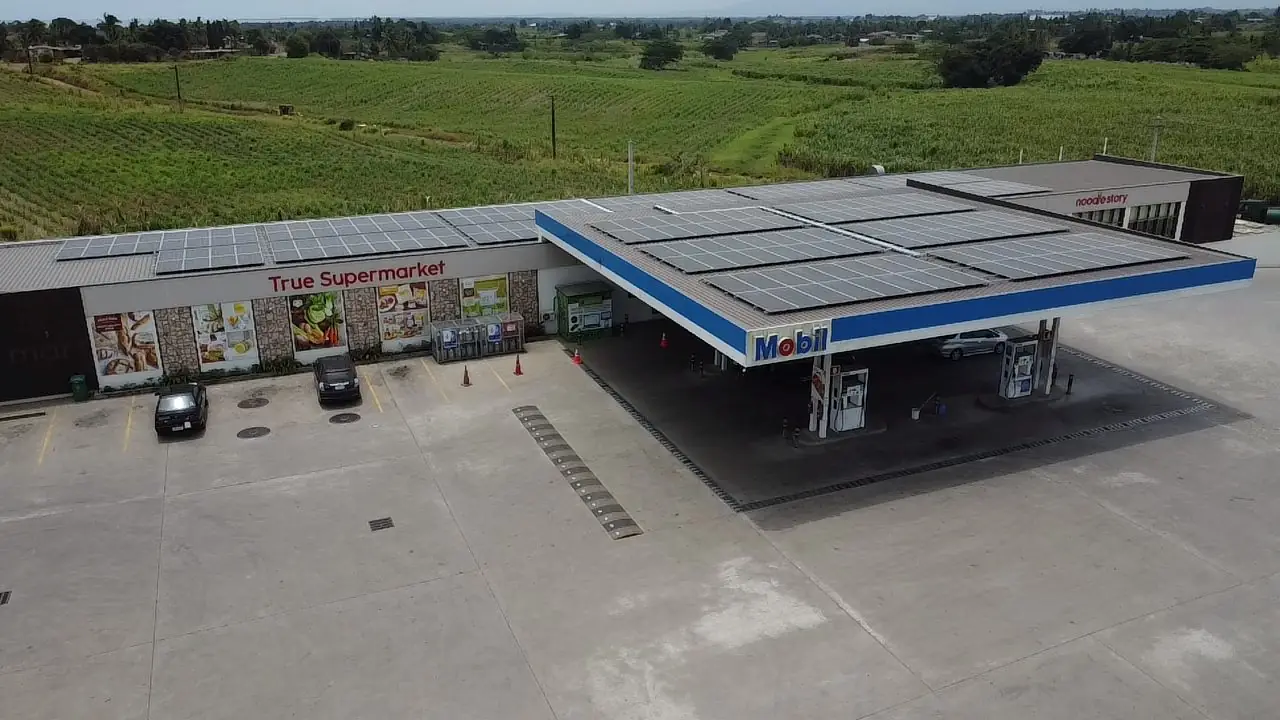 Commercial rooftop solar installation